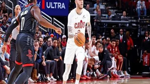 “乌鲁木齐速递：告别时刻，自行散去，感慨万千！”